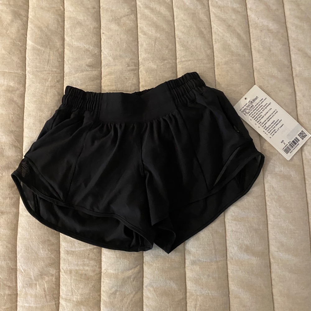 NWT Lululemon Hotty Hot Low-Rise 2.5” - Black - Size 2
